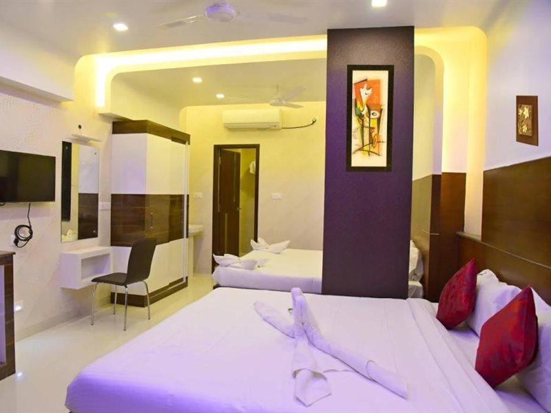 Hotel Sumith Palace Пондичери Екстериор снимка