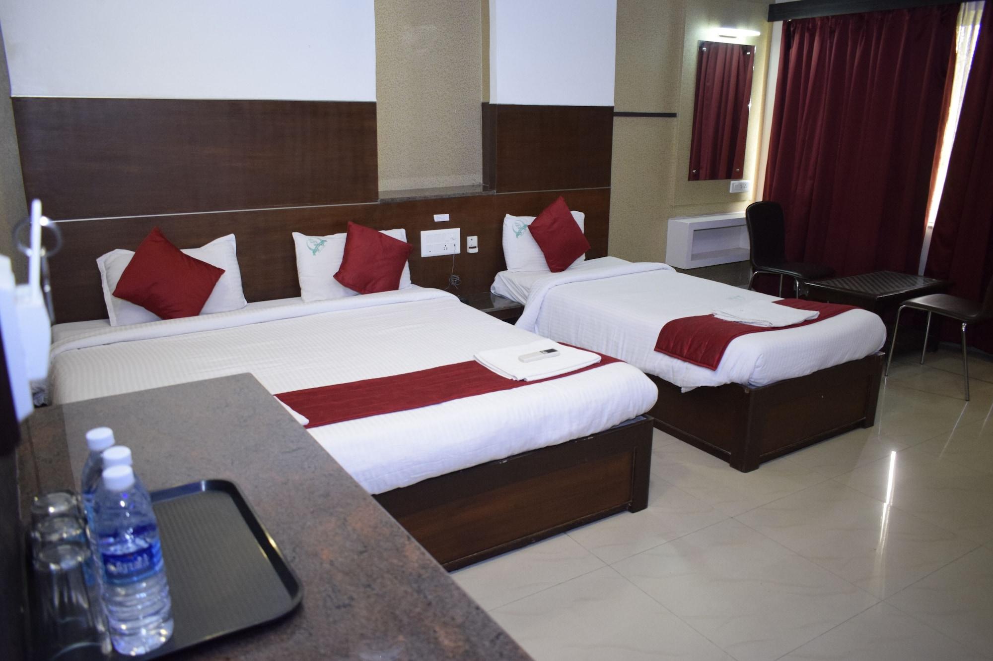 Hotel Sumith Palace Пондичери Екстериор снимка