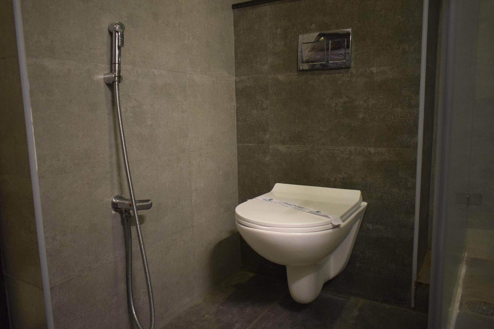 Hotel Sumith Palace Пондичери Екстериор снимка