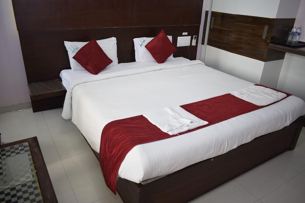Hotel Sumith Palace Пондичери Екстериор снимка