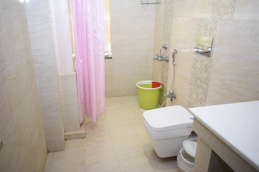 Hotel Sumith Palace Пондичери Екстериор снимка
