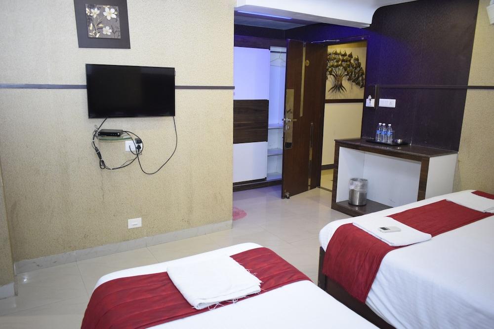 Hotel Sumith Palace Пондичери Екстериор снимка