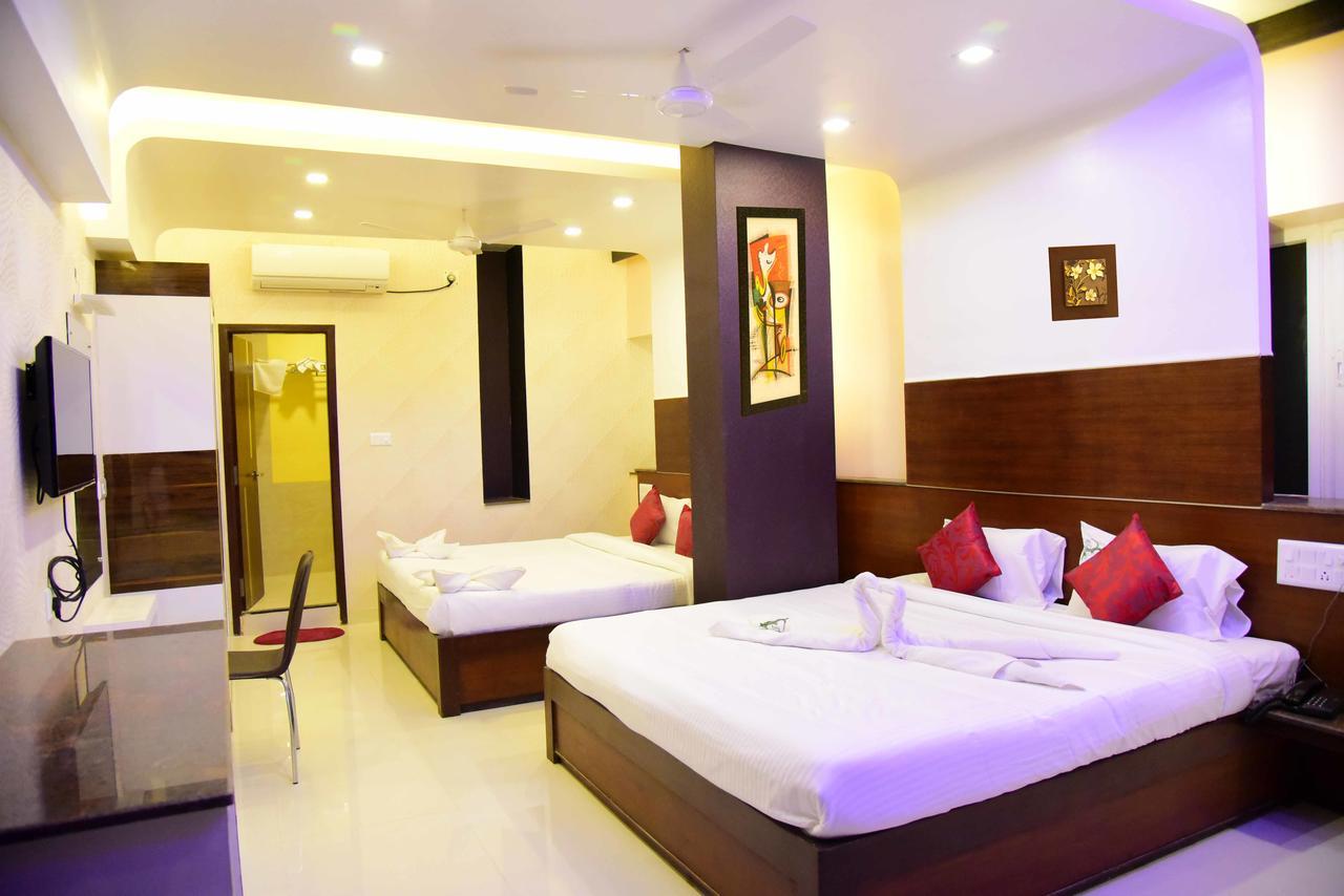 Hotel Sumith Palace Пондичери Екстериор снимка