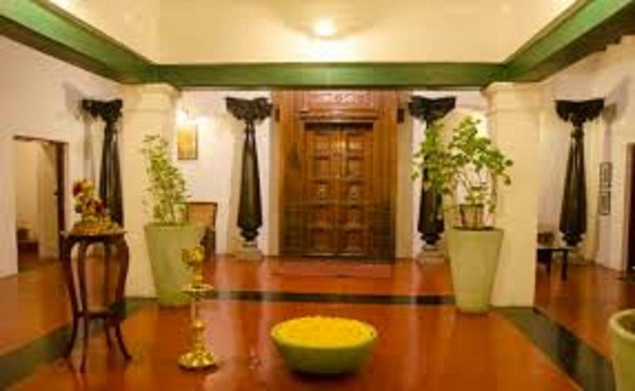 Hotel Sumith Palace Пондичери Екстериор снимка