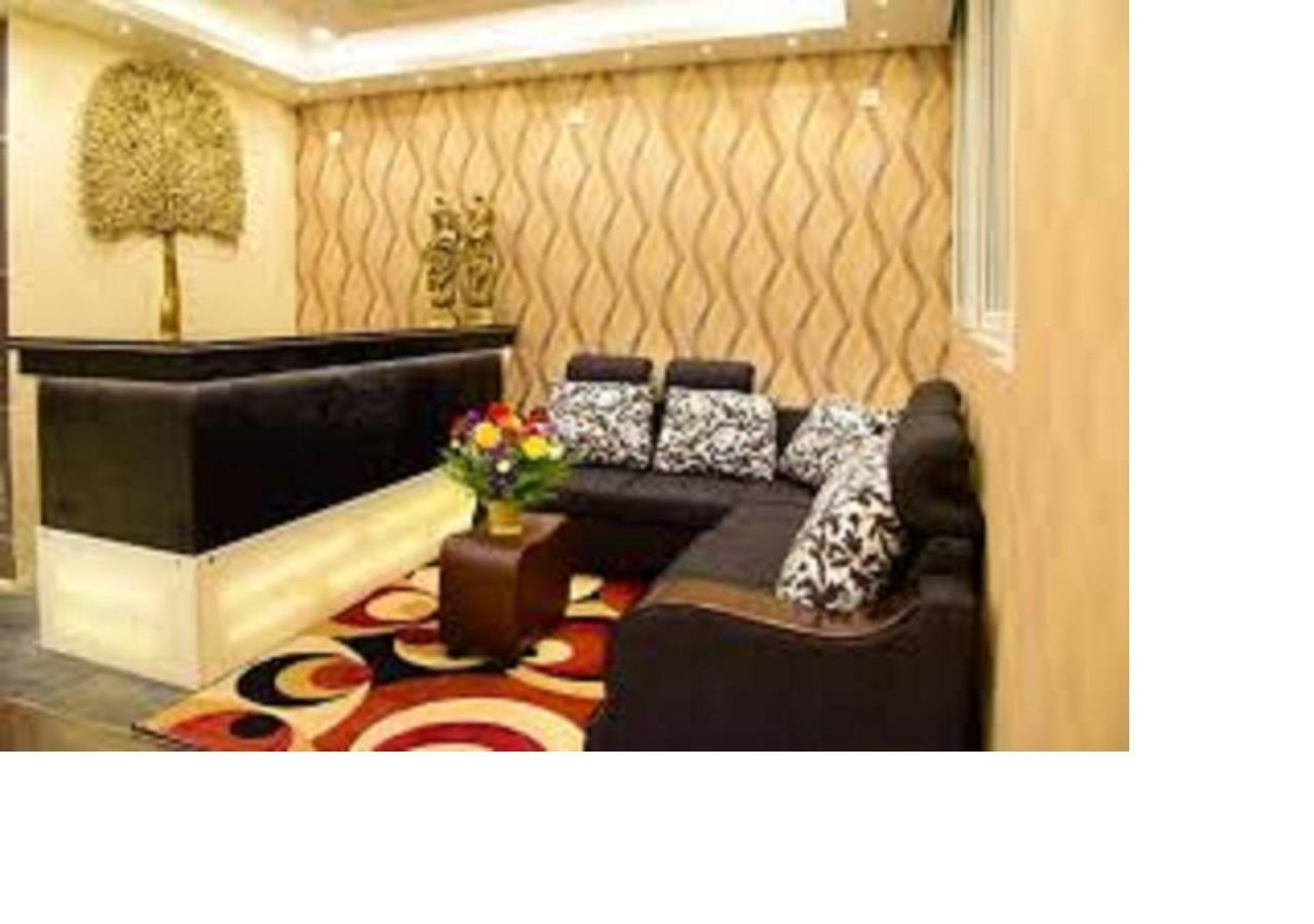 Hotel Sumith Palace Пондичери Екстериор снимка