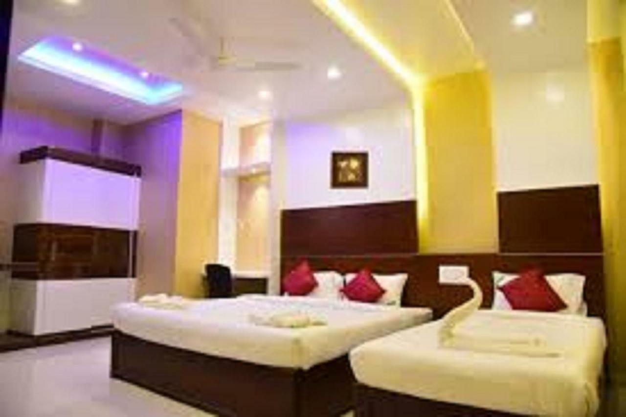 Hotel Sumith Palace Пондичери Екстериор снимка